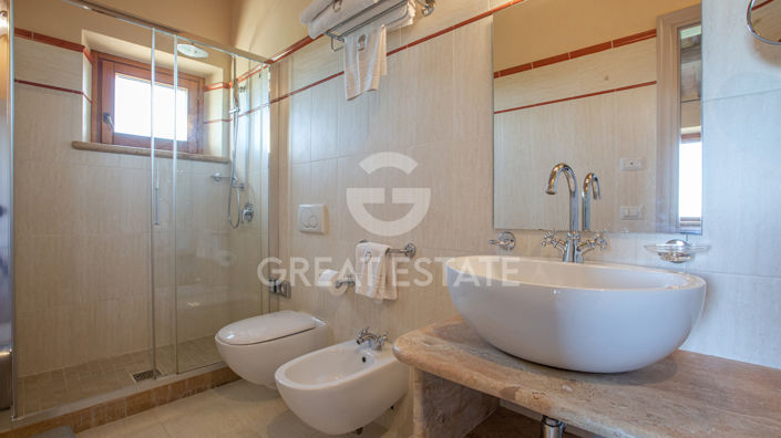 Image No.60-8 Bed Country House for sale