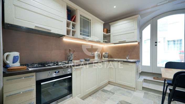 Image No.11-3 Bed Property for sale