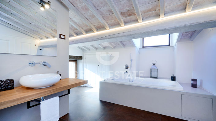 Image No.22-3 Bed Property for sale