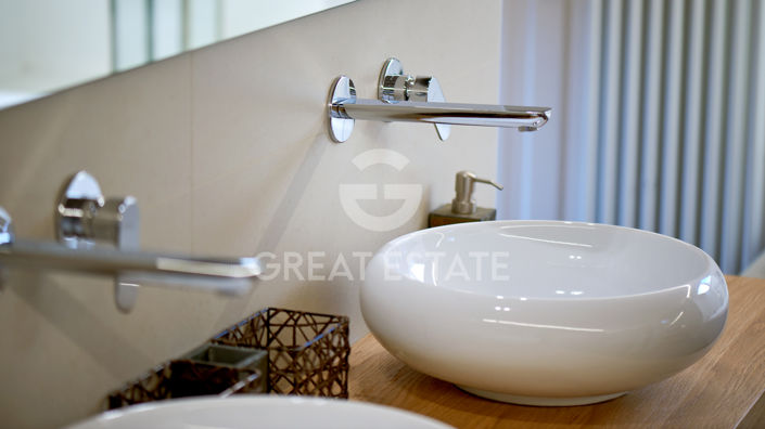 Image No.26-3 Bed Property for sale