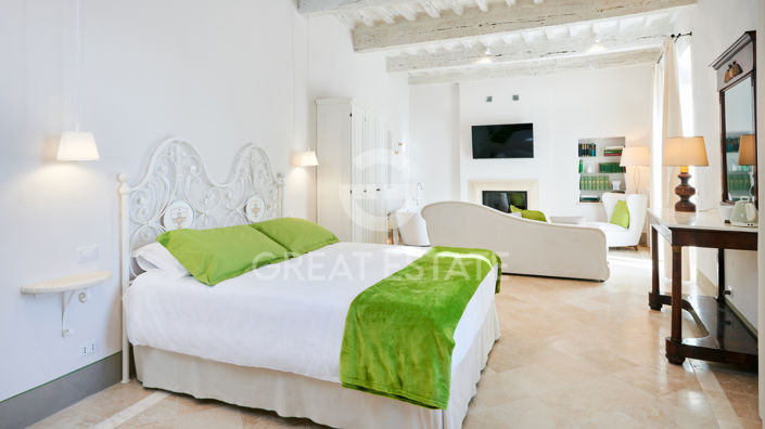 Image No.28-3 Bed Property for sale