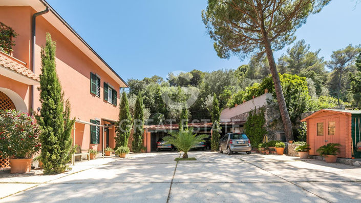 Image No.10-7 Bed Villa for sale