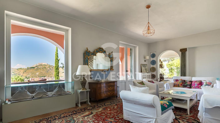 Image No.2-7 Bed Villa for sale