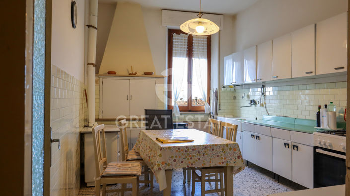 Image No.10-3 Bed Property for sale