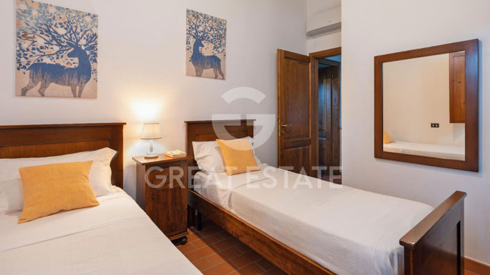 Image No.15-5 Bed Country House for sale