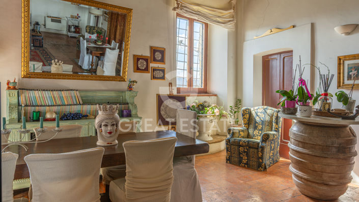 Image No.17-3 Bed Property for sale