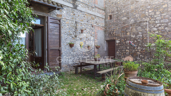 Image No.8-3 Bed Property for sale