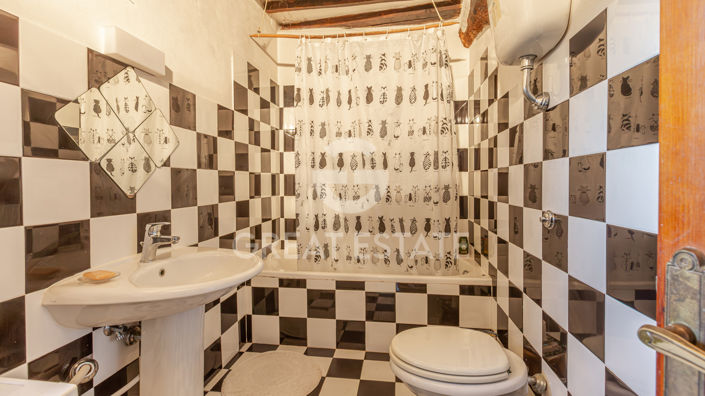 Image No.15-4 Bed Country House for sale