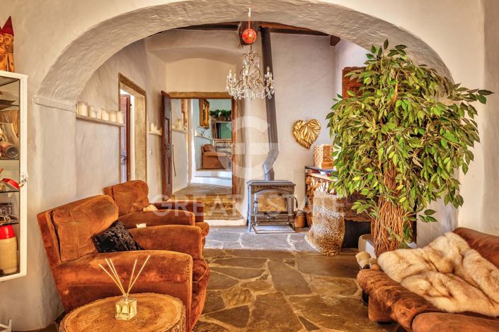 Image No.2-4 Bed Country House for sale