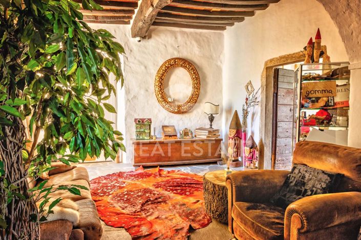 Image No.5-4 Bed Country House for sale