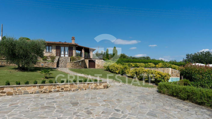 Image No.8-2 Bed Country House for sale