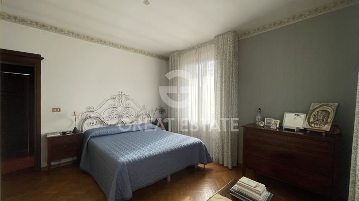 Image No.10-4 Bed Property for sale