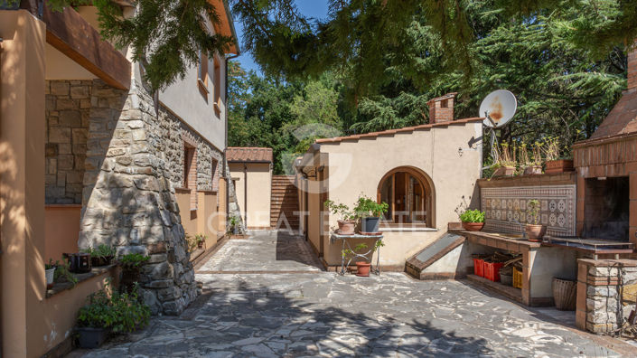 Image No.19-5 Bed Country House for sale