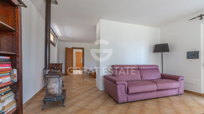 Image No.47-5 Bed Country House for sale