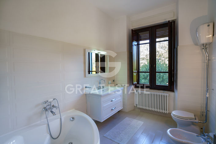 Image No.12-7 Bed Villa for sale