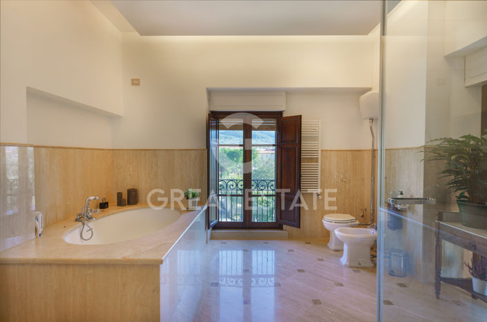 Image No.13-7 Bed Villa for sale