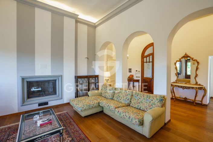 Image No.2-7 Bed Villa for sale