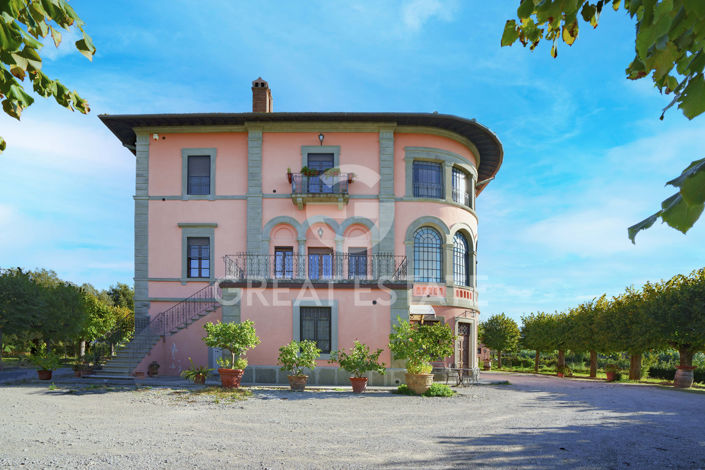 Image No.7-7 Bed Villa for sale