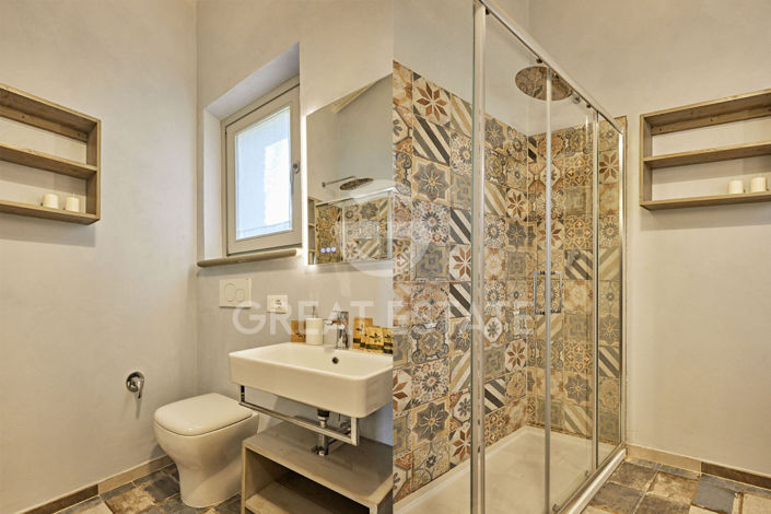 Image No.24-5 Bed Country House for sale