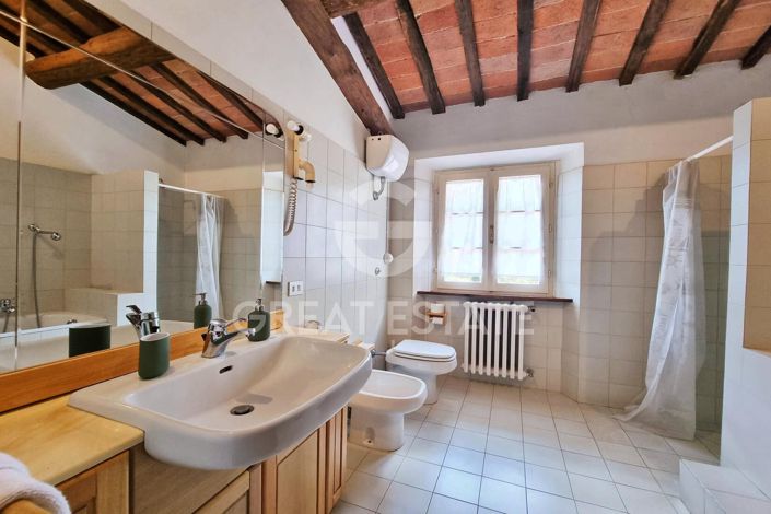 Image No.29-Maison de campagne de 4 chambres à vendre à Monte San Savino