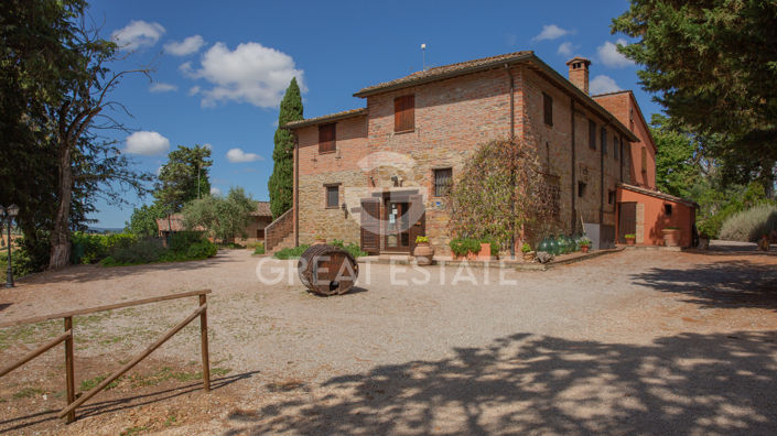Image No.4-20 Bed Country House for sale
