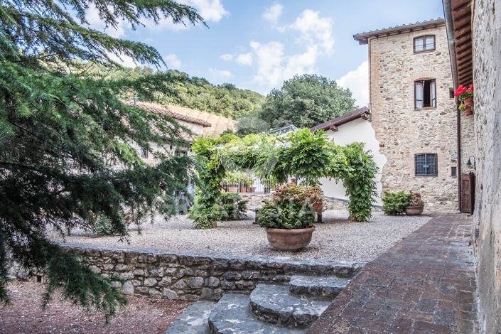 Image No.9-9 Bed Country House for sale