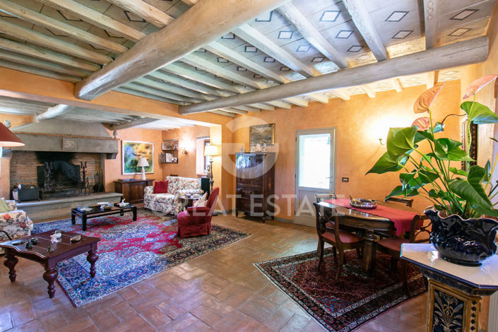 Image No.17-4 Bed Country House for sale