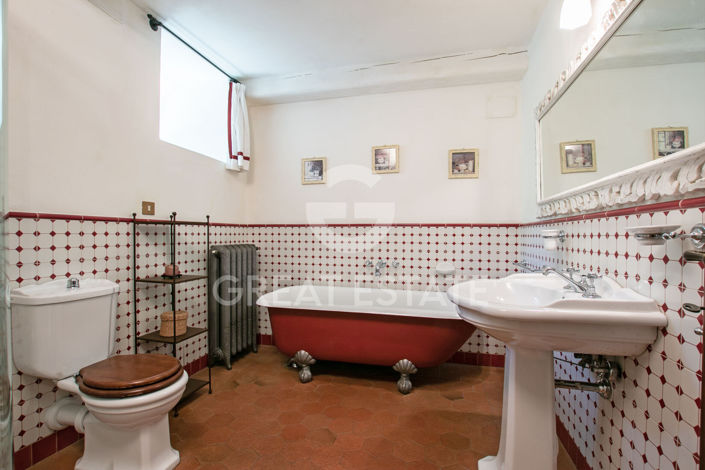 Image No.26-4 Bed Country House for sale