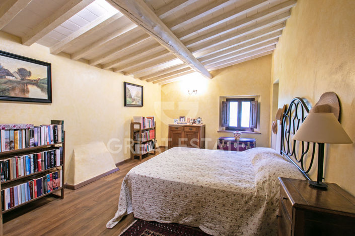 Image No.28-4 Bed Country House for sale