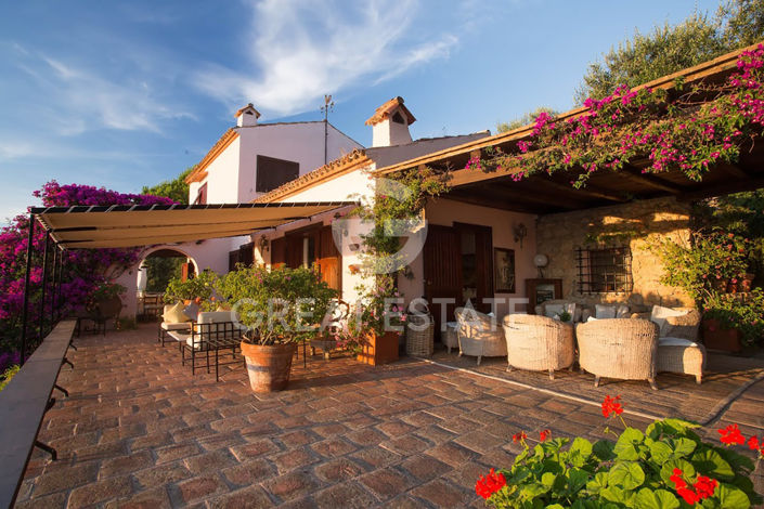 Image No.8-10 Bed Villa for sale