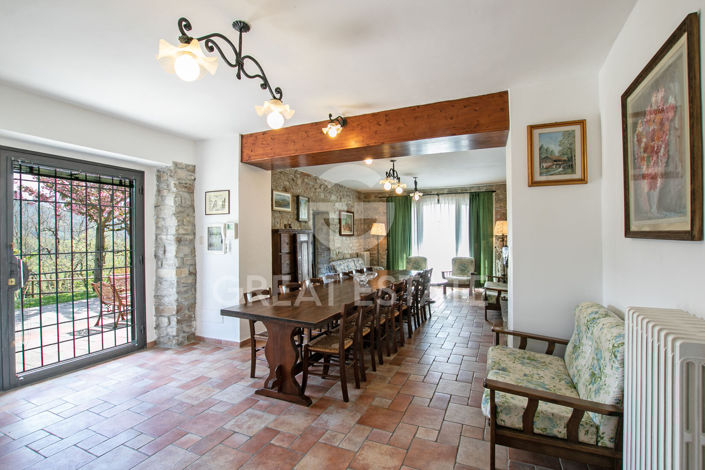 Image No.18-8 Bed Country House for sale