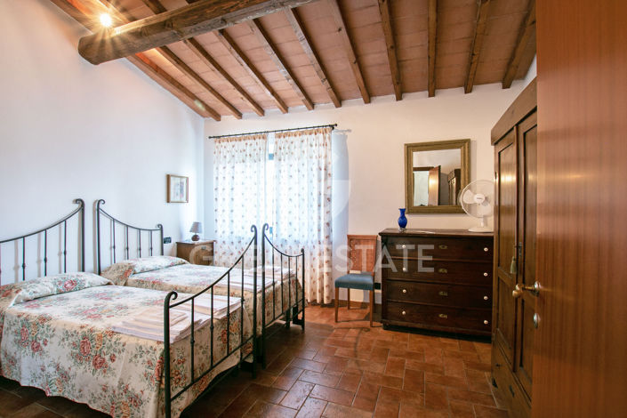 Image No.22-8 Bed Country House for sale