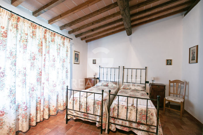 Image No.24-8 Bed Country House for sale