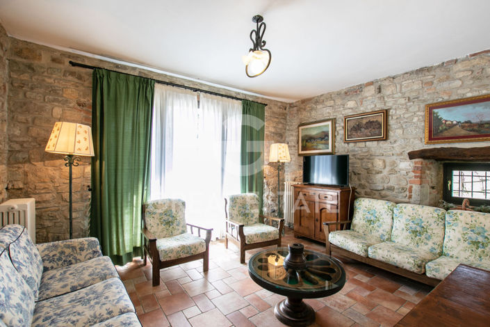 Image No.6-8 Bed Country House for sale