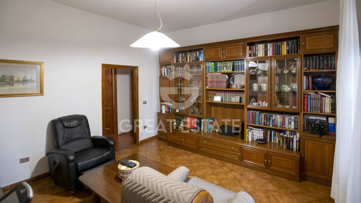 Image No.18-7 Bed Country House for sale