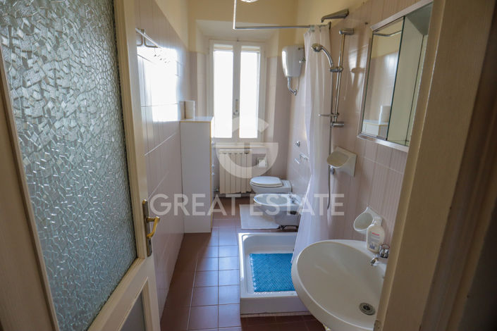 Image No.16-2 Bed Property for sale