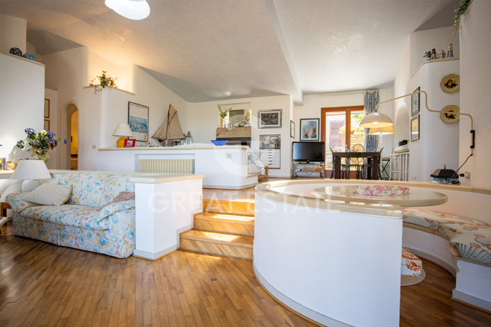 Image No.2-4 Bed Villa for sale