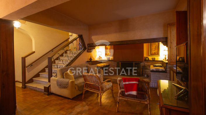 Image No.2-4 Bed Villa for sale