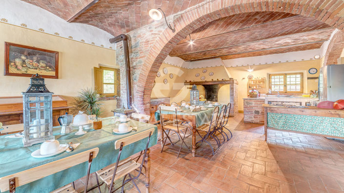 Image No.2-Maison de campagne de 9 chambres à vendre à Foiano della Chiana