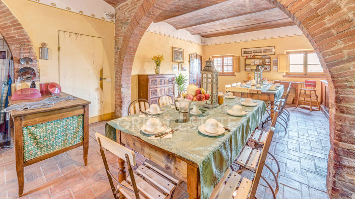 Image No.5-Maison de campagne de 9 chambres à vendre à Foiano della Chiana
