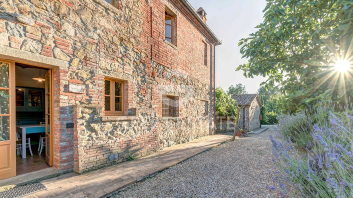 Image No.9-Maison de campagne de 9 chambres à vendre à Foiano della Chiana