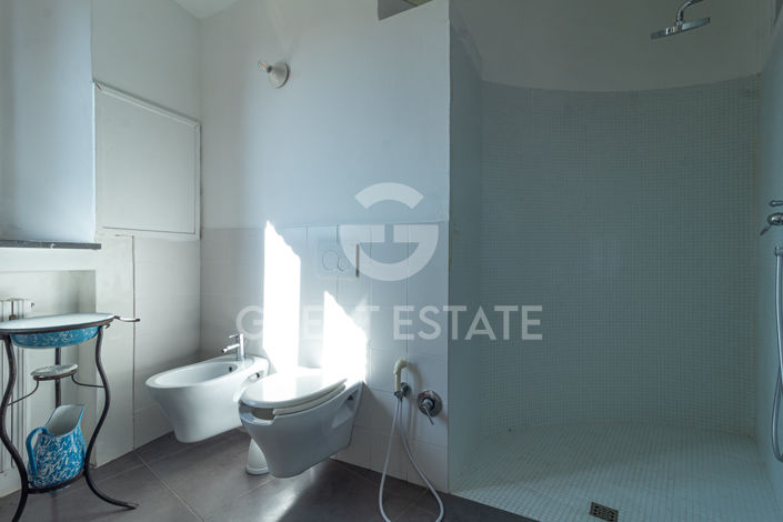 Image No.17-11 Bed Country House for sale