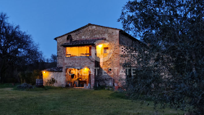 Image No.5-8 Bed Country House for sale