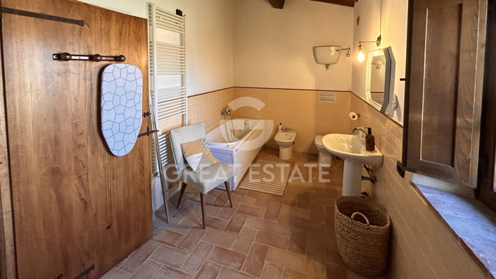 Image No.17-5 Bed Country House for sale