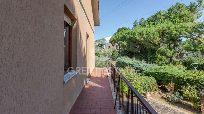 Image No.10-3 Bed Country House for sale