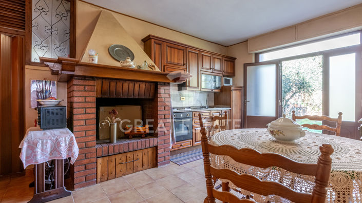 Image No.12-3 Bed Country House for sale