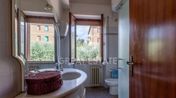 Image No.23-3 Bed Country House for sale