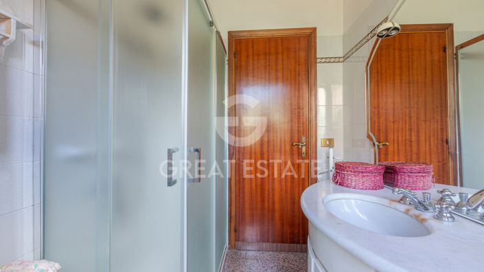 Image No.24-3 Bed Country House for sale