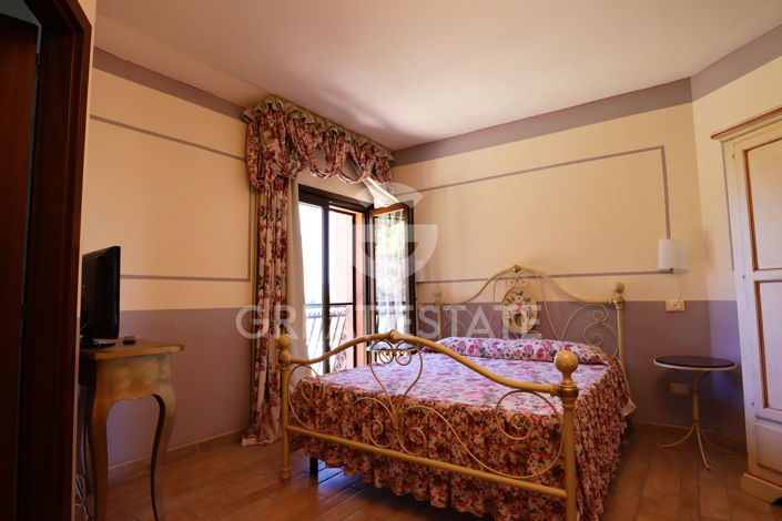 Image No.21-20 Bed Country House for sale