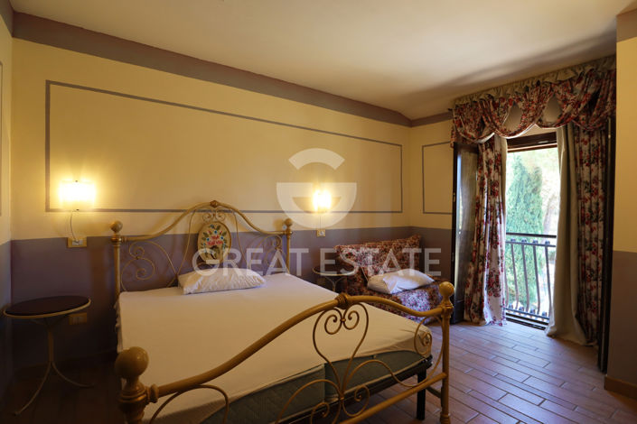 Image No.25-20 Bed Country House for sale